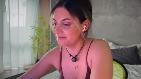 Allie online show from April 4, 3:33 pm