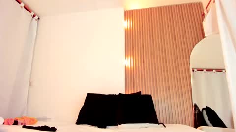 Snapshot of allison_fosther chatting on October 12, 4:04 am allison_fosther online show from October 12, 4:04 am