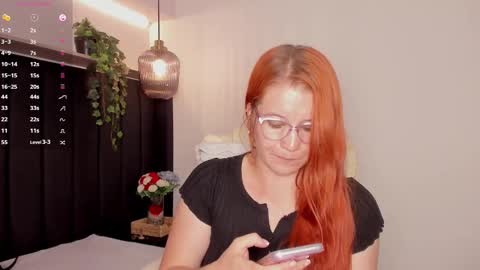Snapshot of allisonroberts_ chatting on March 2, 9:32 am Alli online show from March 2, 9:32 am