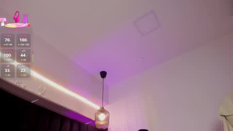 Snapshot of allisonroberts_ chatting on October 14, 8:00 pm Alli online show from October 14, 8:00 pm