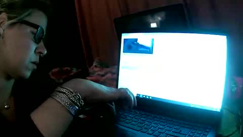 Snapshot of alliste260584 chatting on February 23, 5:50 am alliste260584 online show from February 23, 5:50 am