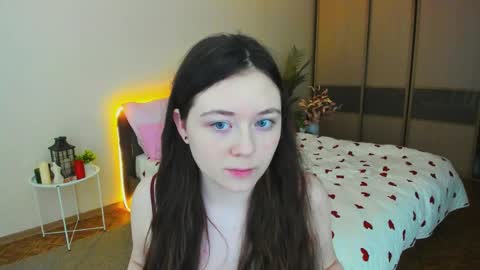 alluringeyess online show from April 3, 5:00 pm