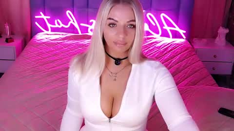 AlwaysHot online show from March 4, 2:07 am