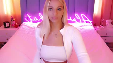 AlwaysHot online show from March 4, 3:11 am