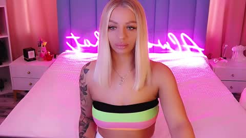 AlwaysHot online show from February 9, 4:25 am