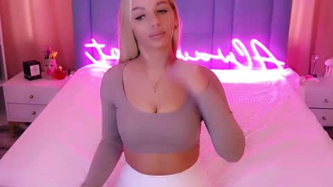 AlwaysHot online show from February 17, 3:25 am