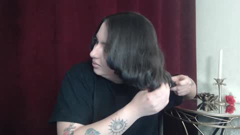         online show from February 15, 10:31 pm