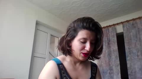 Snapshot of alma_amy chatting on February 25, 10:48 am Alma online show from February 25, 10:48 am