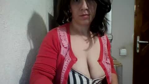 Snapshot of alma_amy chatting on December 15, 10:48 pm Alma online show from December 15, 10:48 pm