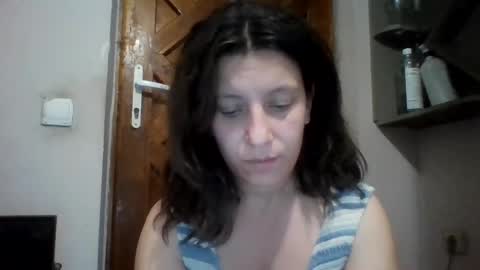 Snapshot of alma_amy chatting on December 8, 9:52 pm Alma online show from December 8, 9:52 pm