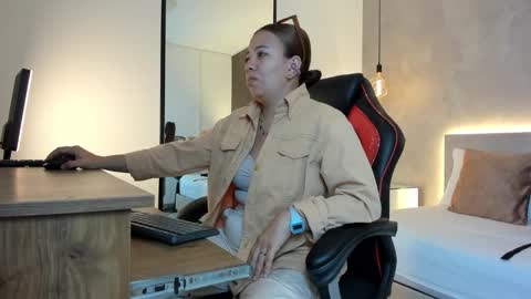 ALMA FENIX  online show from October 21, 12:20 pm