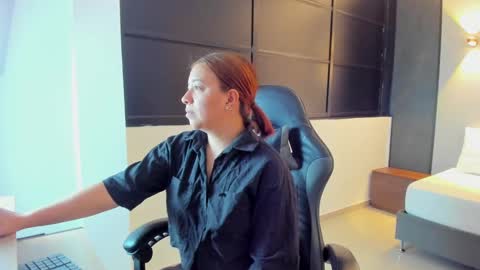 ALMA FENIX  online show from September 15, 12:35 pm