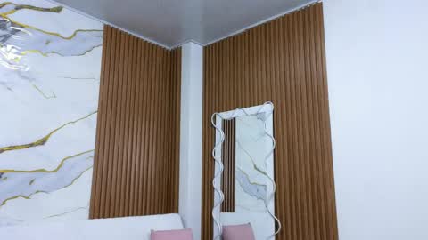 alonddra_tay online show from April 27, 11:40 am