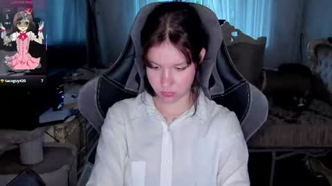 alyaska_yang online show from June 30, 4:28 pm