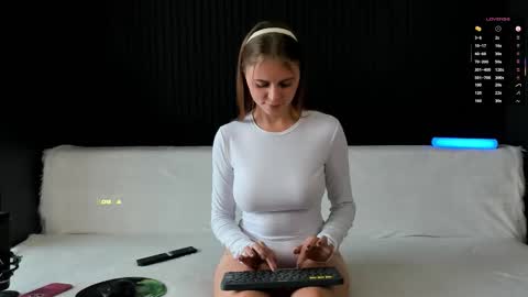 Snapshot of alyona_24 chatting on September 15, 12:35 pm Alena online show from September 15, 12:35 pm