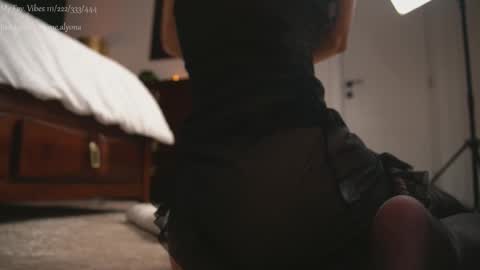Snapshot of alyonaqueen_ chatting on September 21, 7:34 pm Alyona online show from September 21, 7:34 pm
