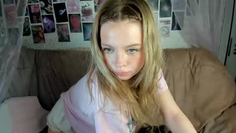 Alysa   7GMT  online show from May 11, 1:51 am