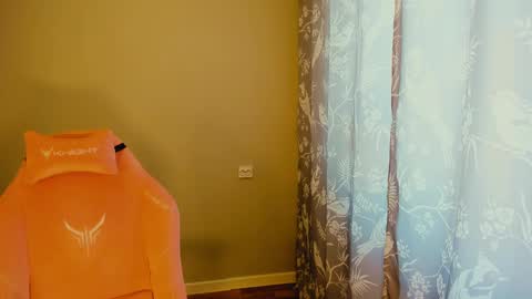 Alysa online show from February 19, 6:11 am