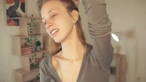 Snapshot of alyshaanzaldua chatting on October 16, 8:28 am Harper online show from October 16, 8:28 am