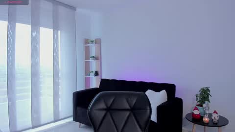 Snapshot of alysonn_conner chatting on December 23, 2:07 pm Alyson online show from December 23, 2:07 pm