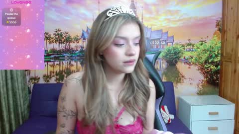 Snapshot of alyy_cute chatting on January 30, 2:36 pm Alyy online show from January 30, 2:36 pm