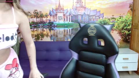 Snapshot of alyy_cute chatting on February 4, 2:10 pm Alyy online show from February 4, 2:10 pm