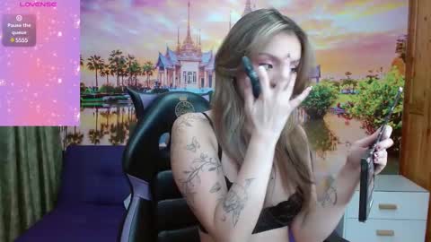 Snapshot of alyy_cute chatting on February 11, 2:13 pm Alyy online show from February 11, 2:13 pm