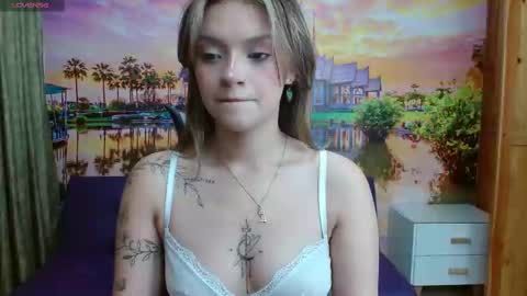 Snapshot of alyy_cute chatting on February 18, 2:16 pm Alyy online show from February 18, 2:16 pm