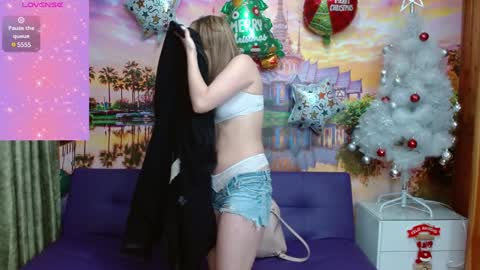 Snapshot of alyy_cute chatting on December 30, 2:08 pm Alyy online show from December 30, 2:08 pm
