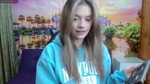 Snapshot of alyy_cute chatting on February 16, 1:27 pm Alyy online show from February 16, 1:27 pm