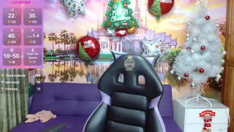 Snapshot of alyy_cute chatting on December 28, 12:57 am Alyy online show from December 28, 12:57 am