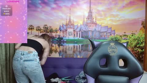 Snapshot of alyy_cute chatting on January 21, 2:05 pm Alyy online show from January 21, 2:05 pm