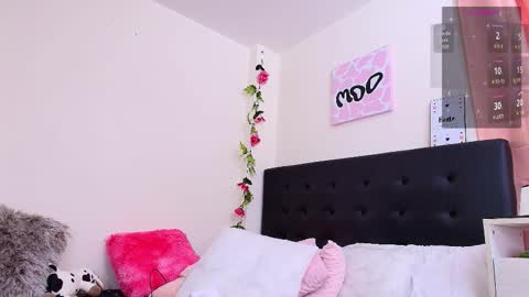 Snapshot of amabella_w chatting on October 2, 6:57 pm Isabella online show from October 2, 6:57 pm