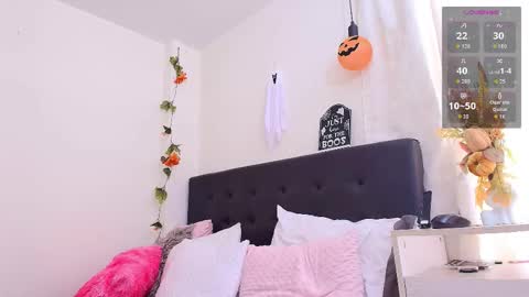 Snapshot of amabella_w chatting on October 10, 7:19 pm Isabella online show from October 10, 7:19 pm
