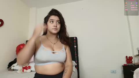 Snapshot of amabella_w chatting on February 13, 7:52 pm Isabella online show from February 13, 7:52 pm