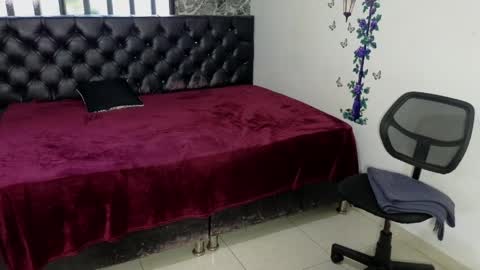 victoria milf online show from April 24, 8:00 pm