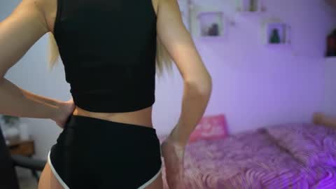 Amai  Liu online show from November 24, 7:27 pm