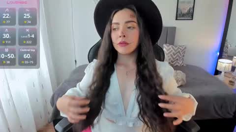 Snapshot of amaia_monet chatting on October 20, 7:50 pm Hi Im AmaiaHelp me reach 100 likes online show from October 20, 7:50 pm