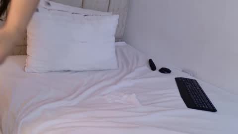 amaia_saenz_oa online show from March 5, 3:41 pm