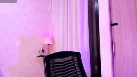 Snapshot of amanda_26 chatting on February 12, 12:05 am Luisa online show from February 12, 12:05 am