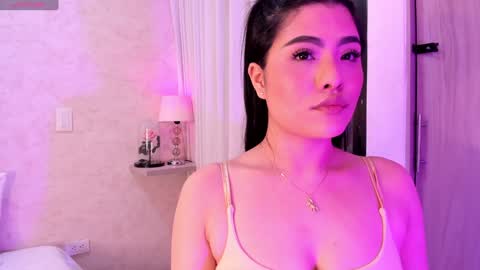 Snapshot of amanda_26 chatting on December 23, 2:35 am Luisa online show from December 23, 2:35 am