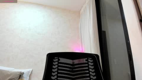 Snapshot of amanda_26 chatting on February 6, 2:00 am Luisa online show from February 6, 2:00 am