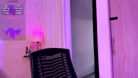 Snapshot of amanda_26 chatting on February 13, 10:54 pm Luisa online show from February 13, 10:54 pm