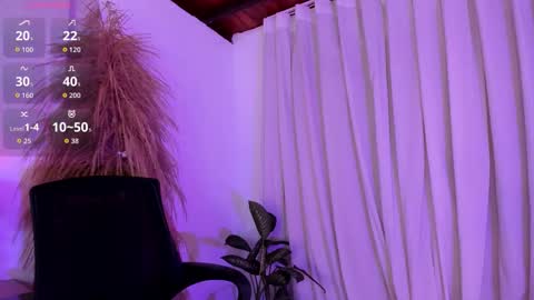Snapshot of amanda_26 chatting on October 15, 2:14 am Luisa online show from October 15, 2:14 am