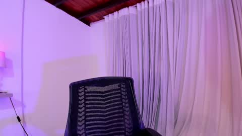 Snapshot of amanda_26 chatting on March 5, 1:10 am Luisa online show from March 5, 1:10 am