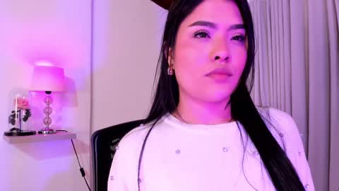 Snapshot of amanda_26 chatting on February 20, 2:29 am Luisa online show from February 20, 2:29 am