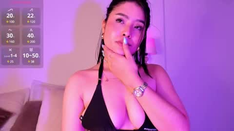 Snapshot of amanda_26 chatting on February 22, 10:07 am Luisa online show from February 22, 10:07 am