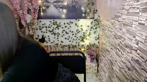 Snapshot of amanda_bright_ chatting on October 7, 6:51 am amanda_bright_ online show from October 7, 6:51 am