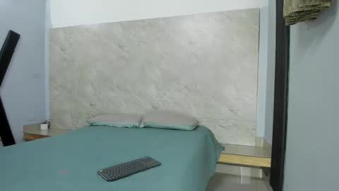 Snapshot of amara_luxe chatting on October 9, 10:25 pm amara_luxe online show from October 9, 10:25 pm