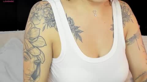Snapshot of amara_vause chatting on February 19, 10:53 pm - A M A R A - online show from February 19, 10:53 pm
